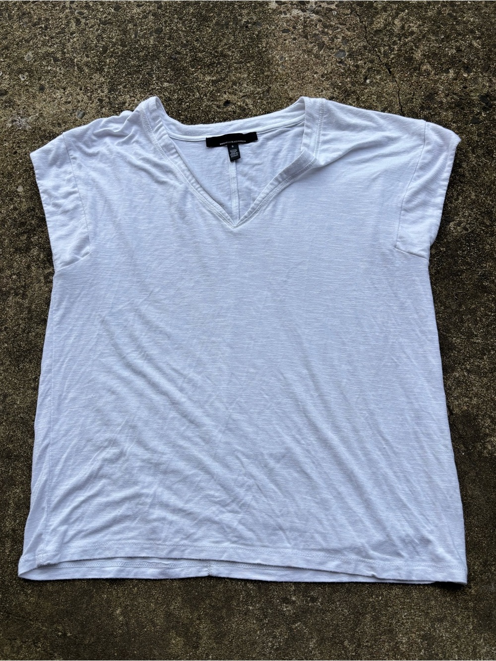 White House Black Market Women's White V-Neck Cap Sleeve Tee